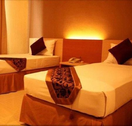 Hotel Delta Sinar Mayang Sidoarjo Esterno foto