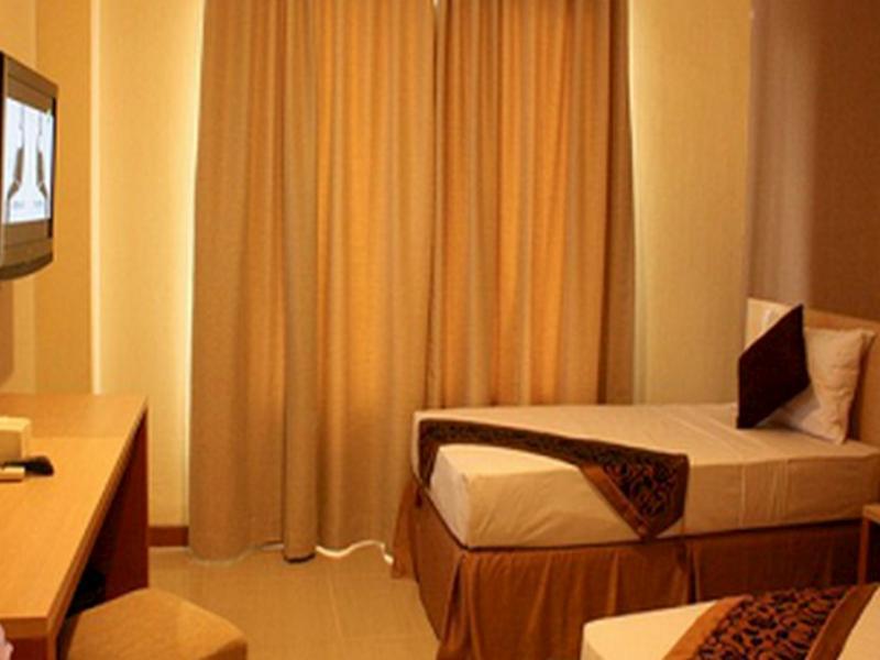 Hotel Delta Sinar Mayang Sidoarjo Esterno foto
