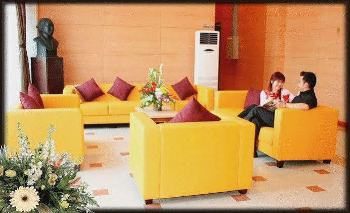 Hotel Delta Sinar Mayang Sidoarjo Esterno foto